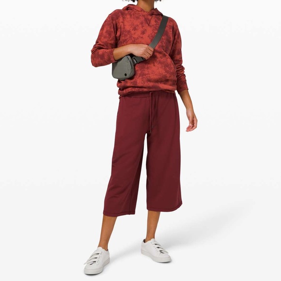 lululemon athletica Pants - NWT lululemon Dream Om High Rise Crop Size 4